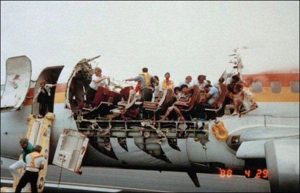 Boeing 737-297 de la compagnie Aloha Airlines 28 avril 1988